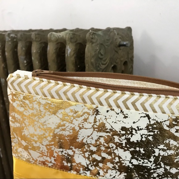 Gold Ribbon Zipper Pouch - Picture 6 of 8